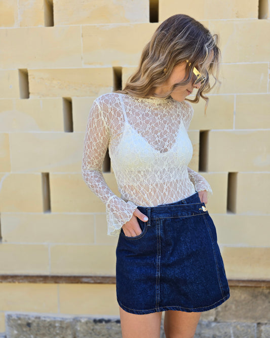Jupe-short en jeans porte-feuille. 98% de coton. Short intégré. 